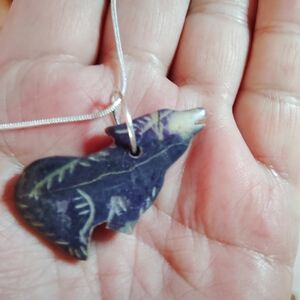 AMETHYST /BEAR.  POLISHED-ROUGH CUT, BEAR PENDANT, 18"/1-2/4W STERLING NECKLACE.